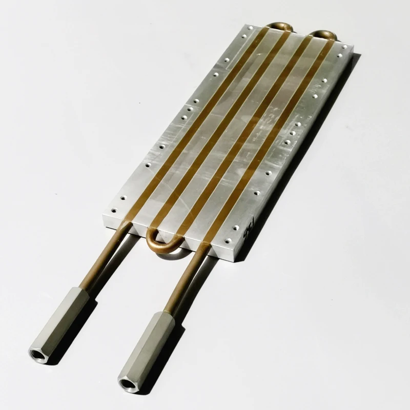  Радиатор водяного охлаждения IGBT;