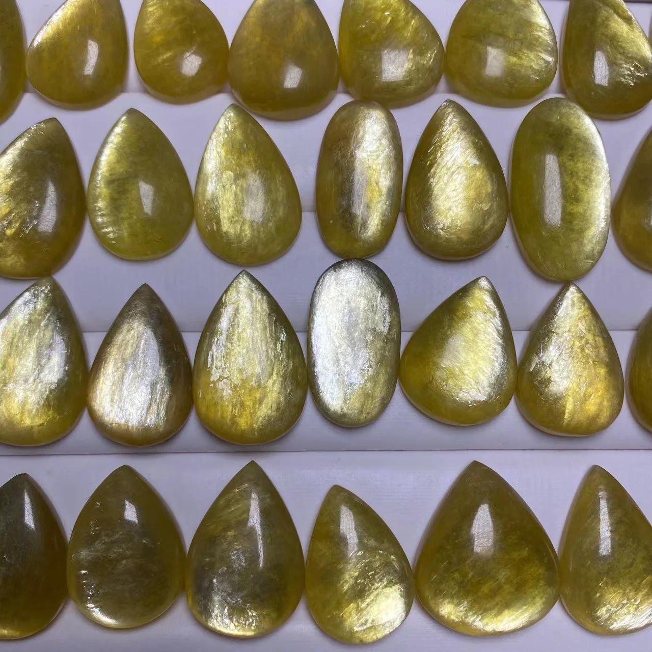 Natural gold mica pendant water drop shape and heart surface shape golden color manufacturers direct sales