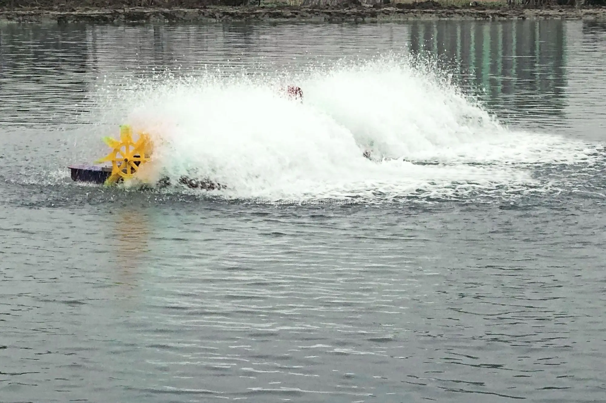 
China aquaculture 8 paddle wheel aerator for shrimp farming pond 