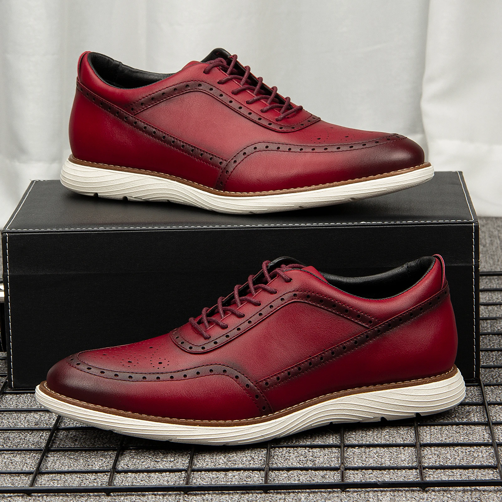 New Fashion Oxfords Classic Lace-up Leather Shoes for  Business Wedding Casual Fashion Men Loafers Patent Leatfor Men Formal  Dr