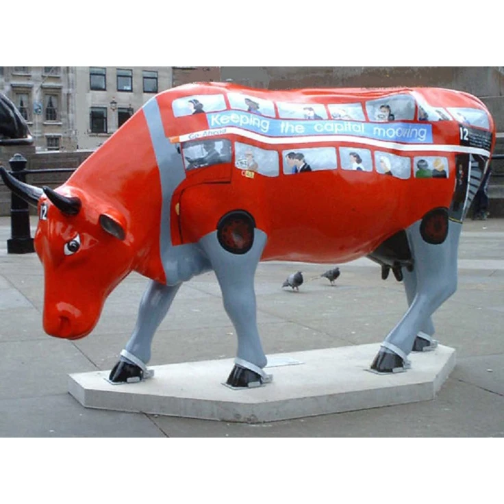 Китайский Фабричный бык испанский боевой корова ферма реквизит в натуральную величину Декор статуя из смолы для продажи