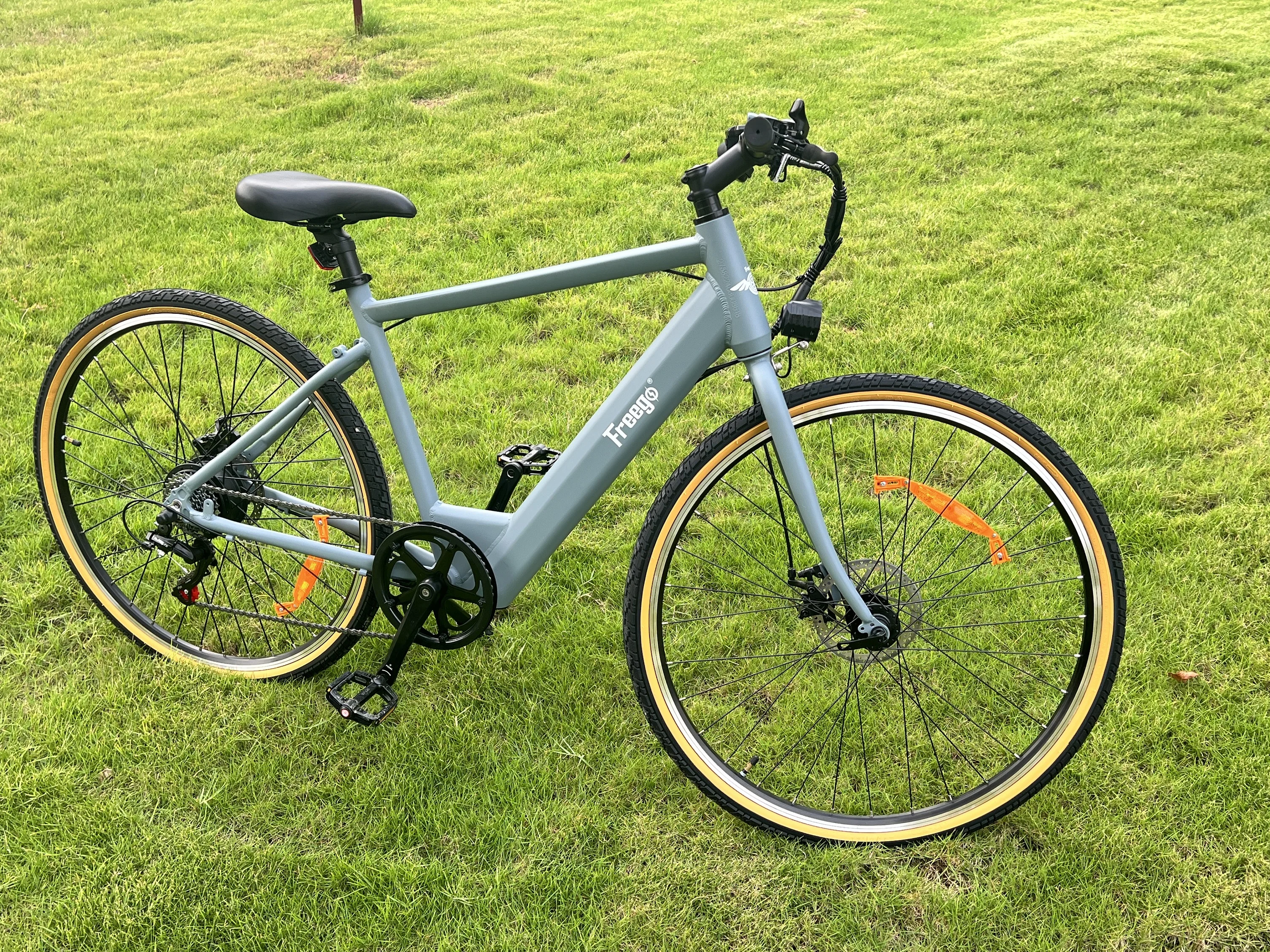 Pedaling Assit E Bike 250w Motor 36v 9ah Battery 25km/H Speed 700*40c Adult E Bike Electric Bicycle