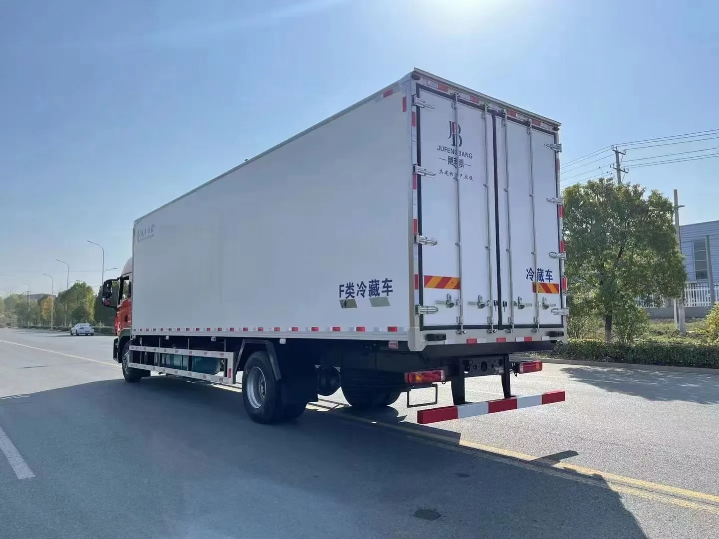 Hot sale 18 tons refrigerated cold room van truck refrigerated delivery truck