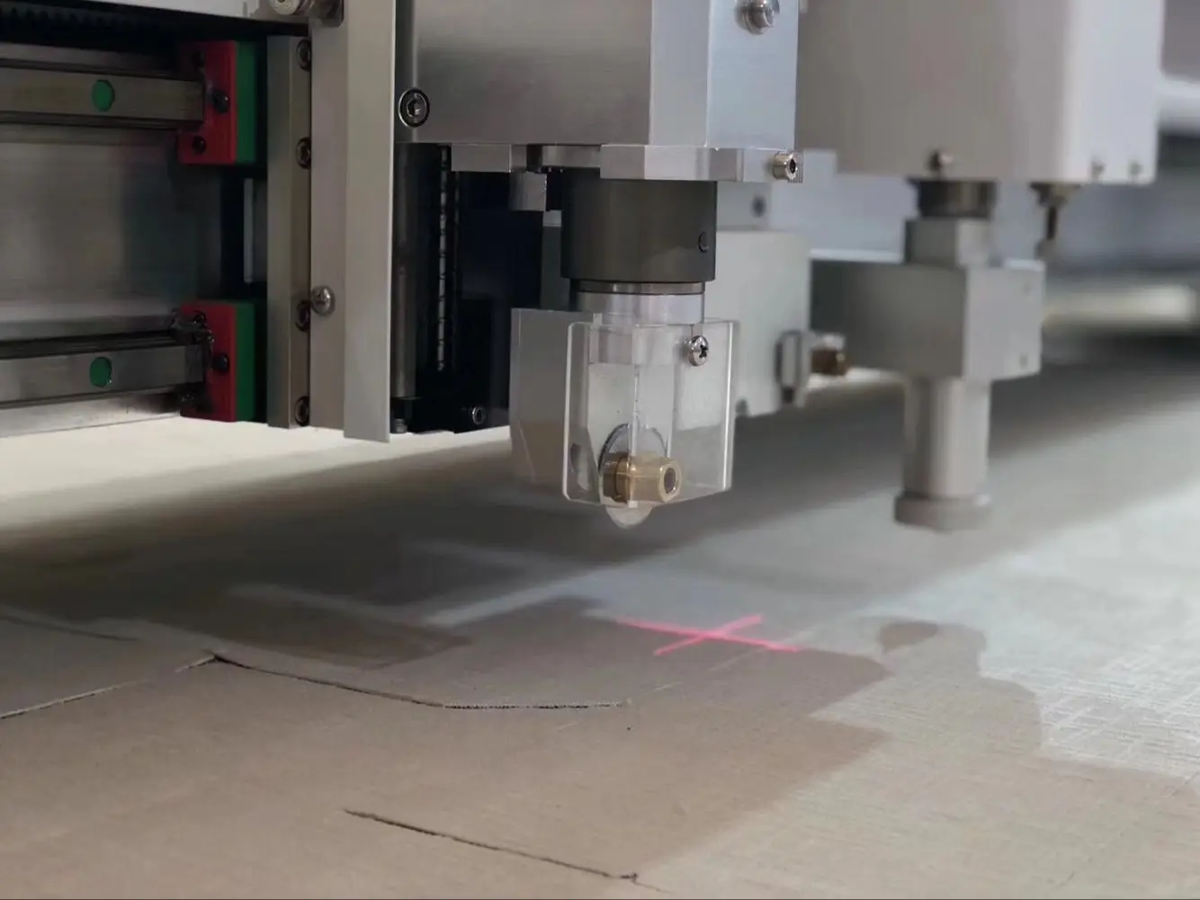 2516/2518/3121 full-auto feeding Garment  cutter with round knife for printed sportswear/Apparel Textile/fabric/leather cutting