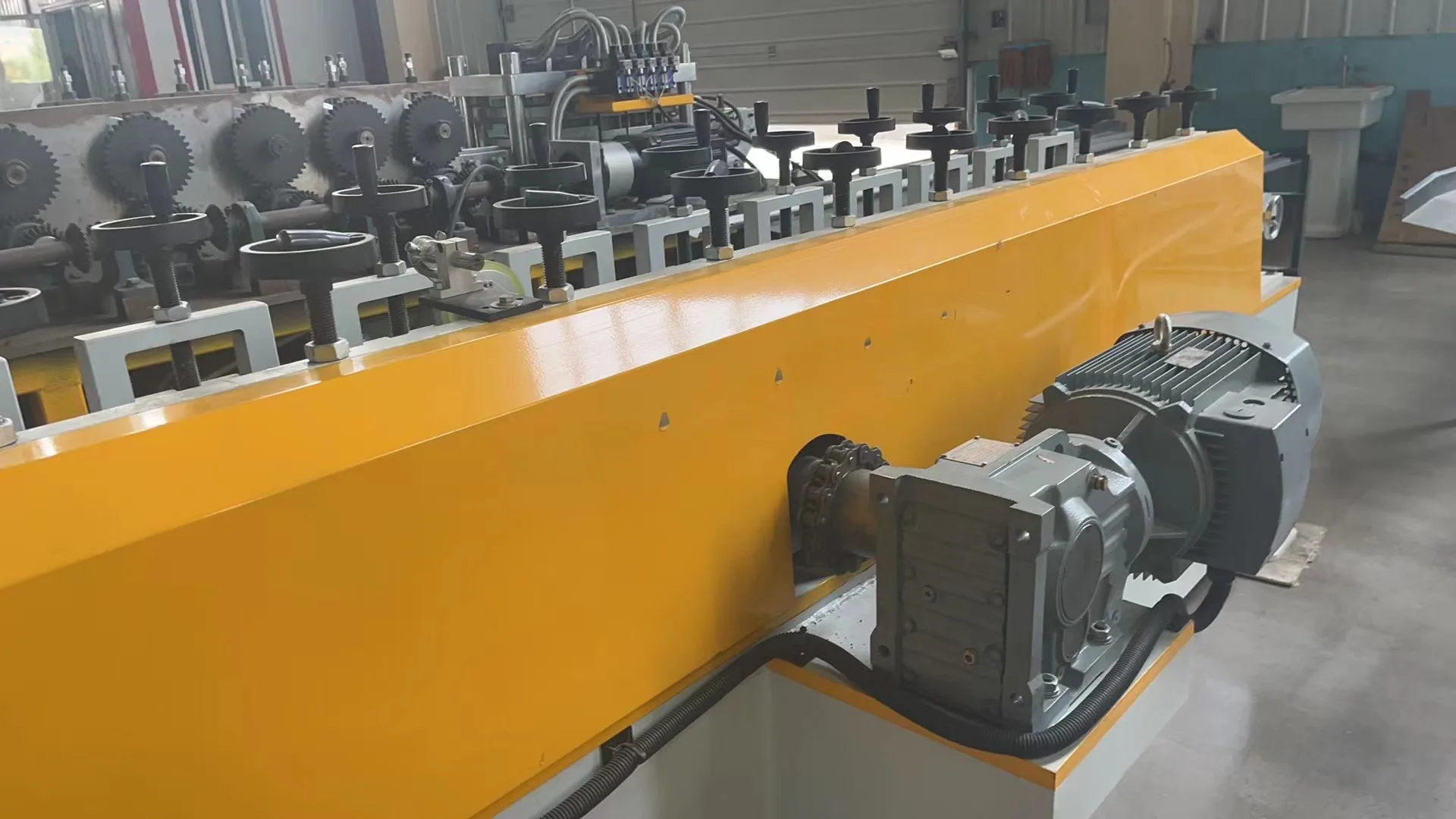 HAIDE New Product Heat Factory Direct Sales Dry Wall Metal Channel Steel C-shaped Stud U-shaped Track Rolling Forming Machine