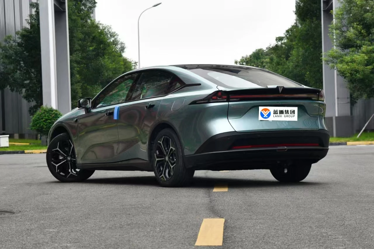 shenlan-L07-300max extended range payment new electric hybrid vehicle has a domestic battery life of 1330-1400km.