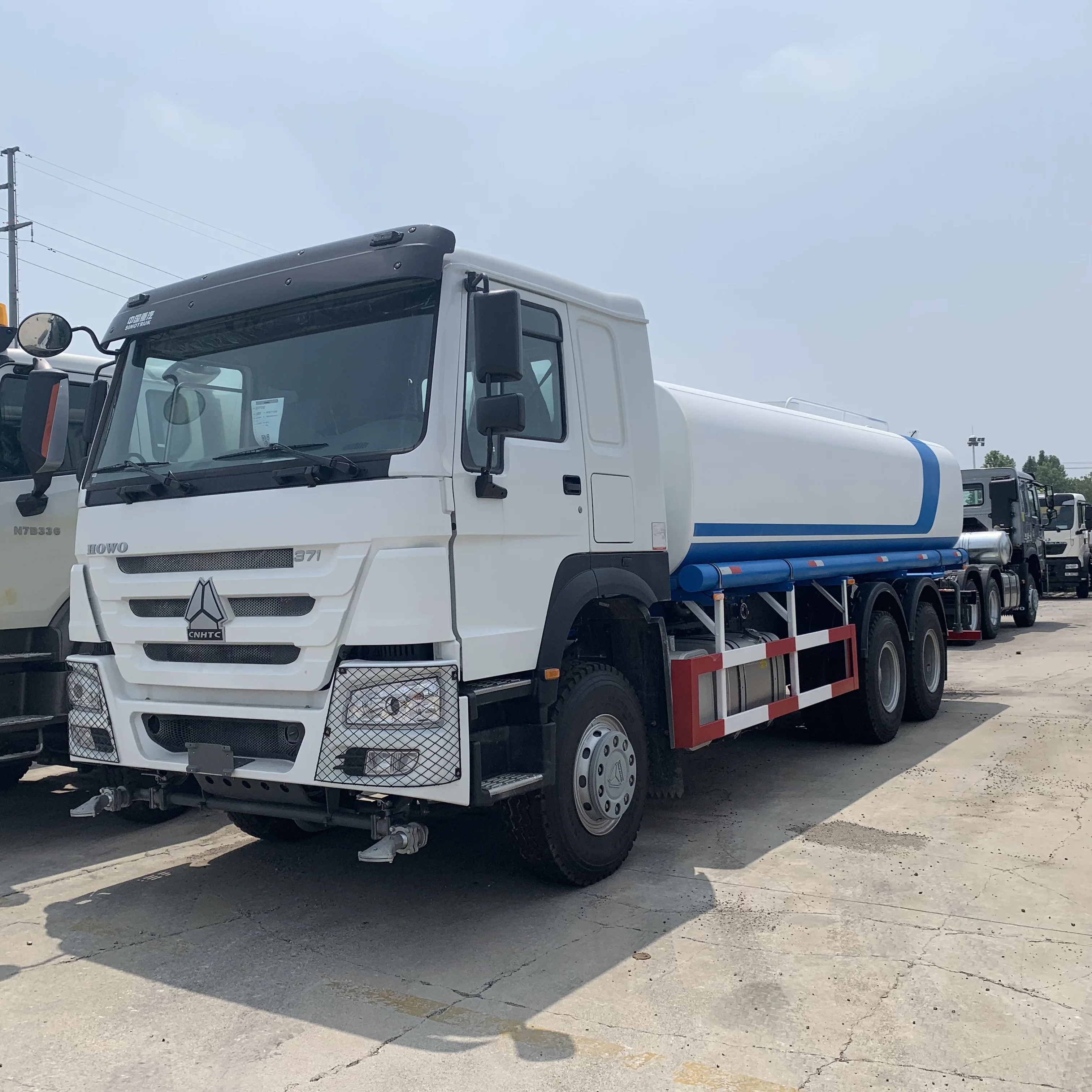 SINOTRUK Low Price HOWO 4X2 6X4 8X4 10 cbm 12cbm 20m3 water tank truck for hot sale