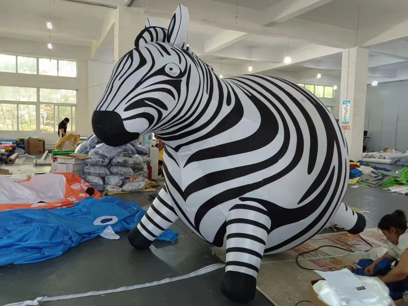 Colorful Lighting Inflatable Eye Column Monster Pillar for Party Decoration Eye Flower Column with  logo  made factory