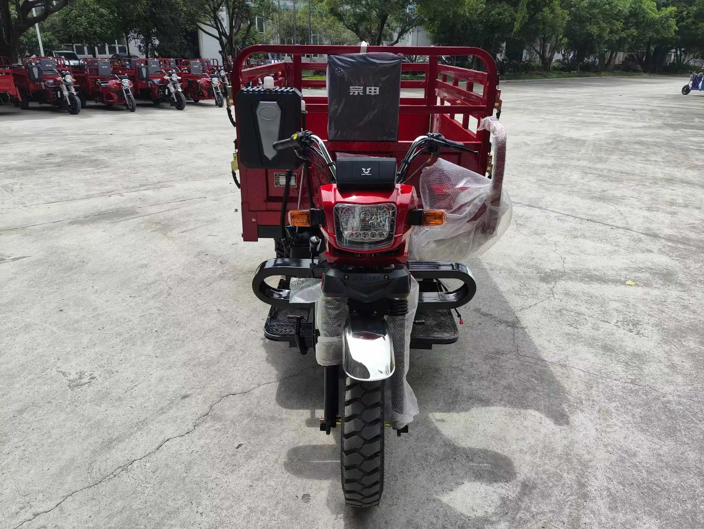 Wholesale tri motor cargo gasolineTricycle  heavy load gasoline Tricycles Three-door tricycles