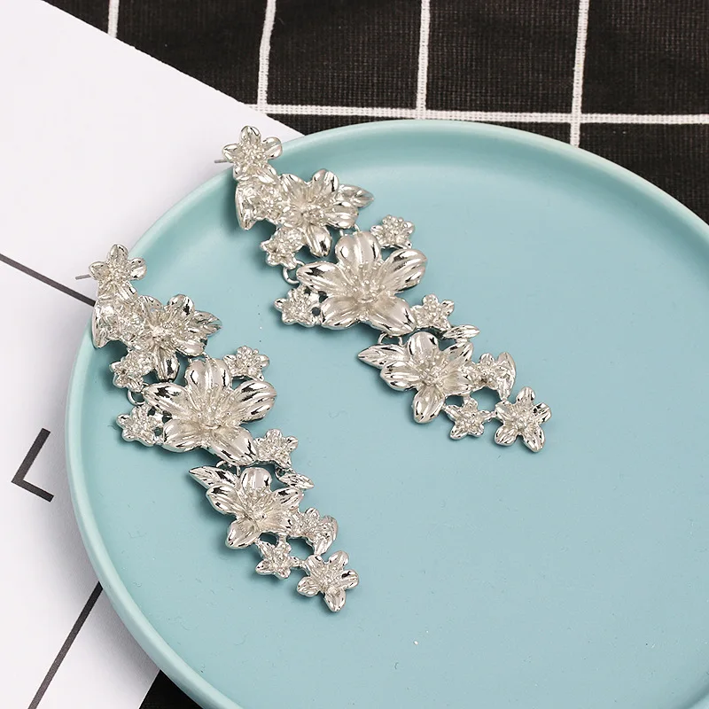  Hot selling geometric long alloy flower earrings in Europe and America exaggerated metal piece gold