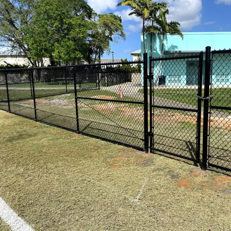 Chain Link Fence Iron Galvanized Heavy Duty Electric Hot Dopped Galvanized Black Plastic coated Chain Link Fence for Sale