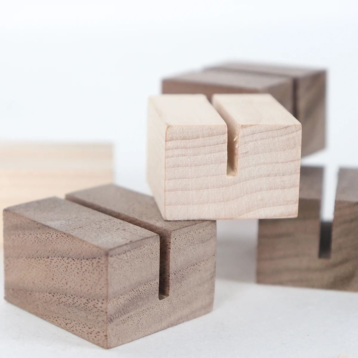 Wooden card stand holder photo picture display stand wood table menu holder for retail shop wedding dinner