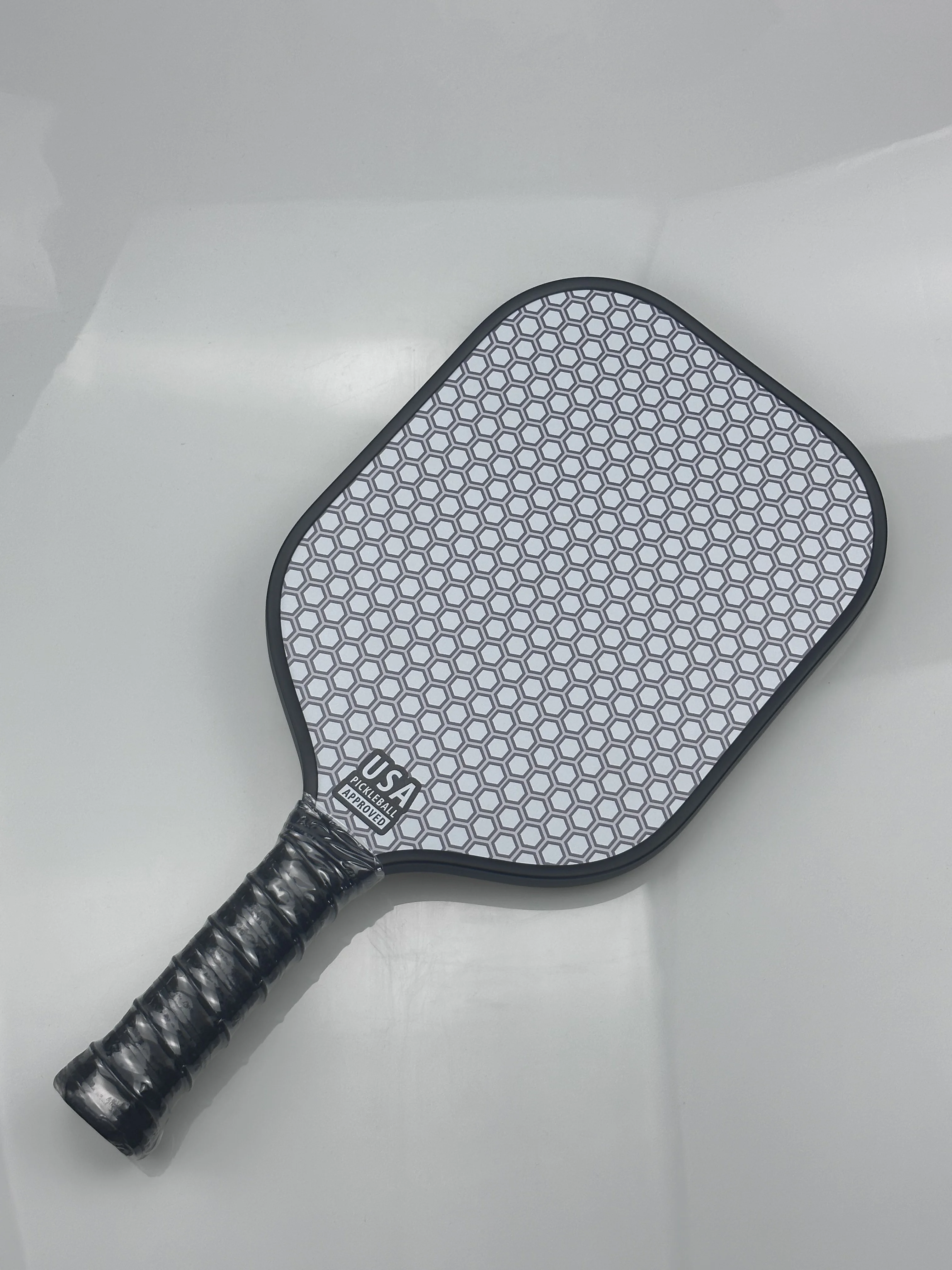 USAPA High Quality Carbon Fiber Top PP Honeycomb Pickleball paddle Quality Pickleball Racket T300