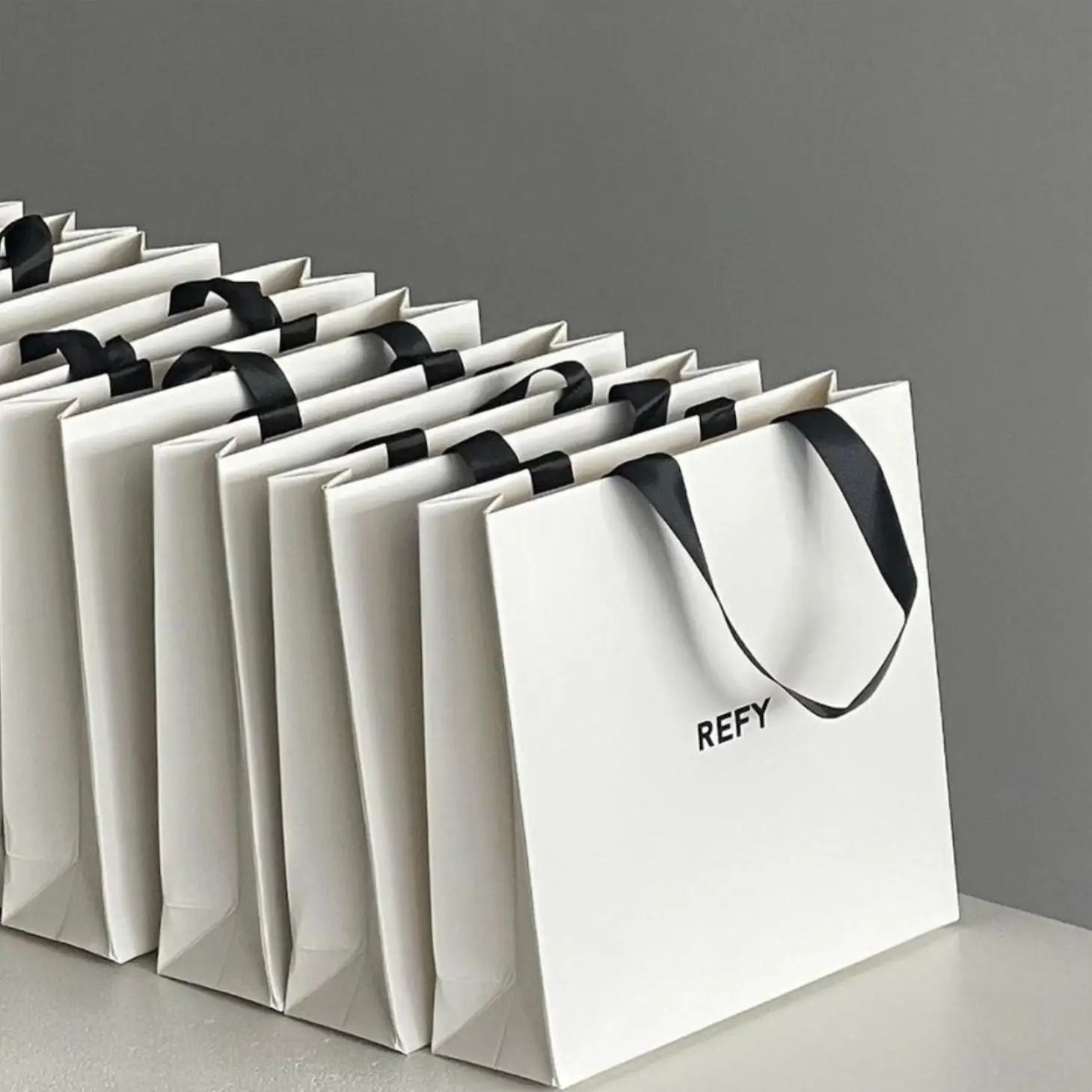 Custom Logo Printed Luxury Paper bags jewelry Bracelet Packaging Gift Shopping Bag with ribbon close