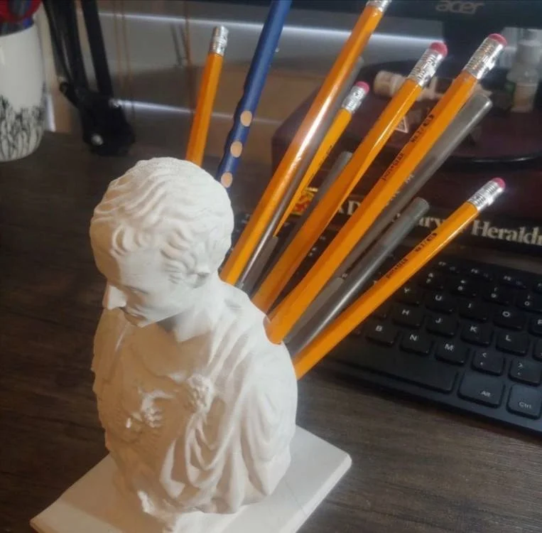 Factory Direct Sales customized various styles acrylic school office penhold Art Decoration Statues of famous people sculpture