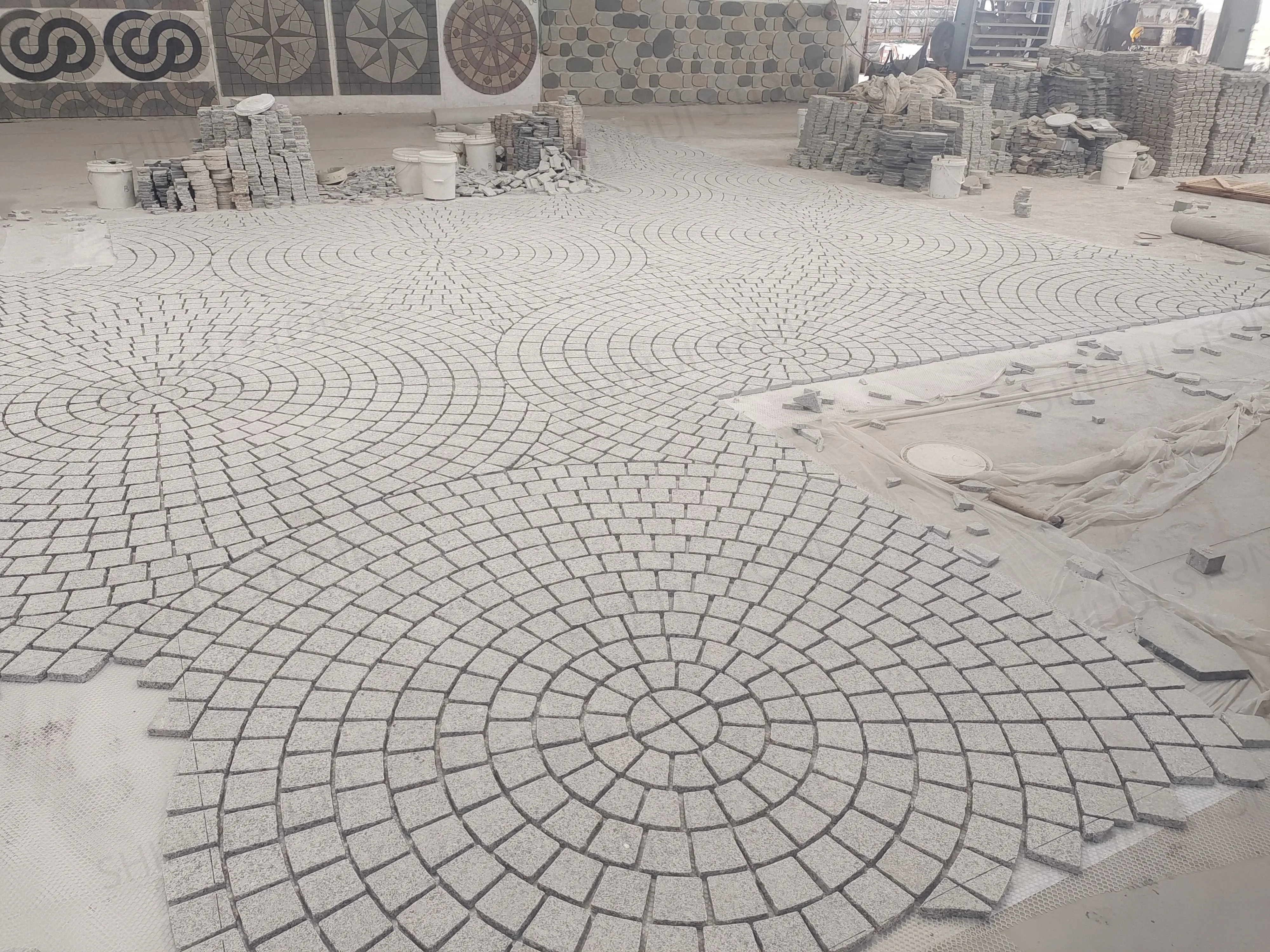 SHIHUI Customized Granite G603 Round Circular Paver Pattern Back Meshed Patio Paving Stones