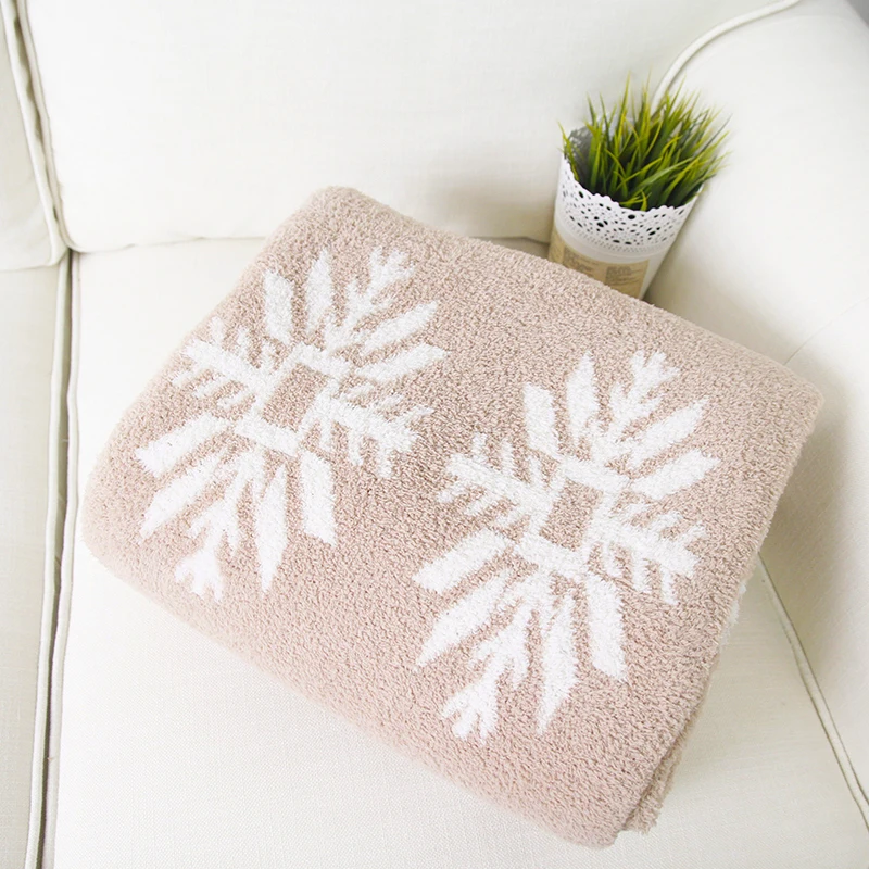 Custom logo Eco-friendly luxury 100% polyester plush quality throw blanket for home decoration