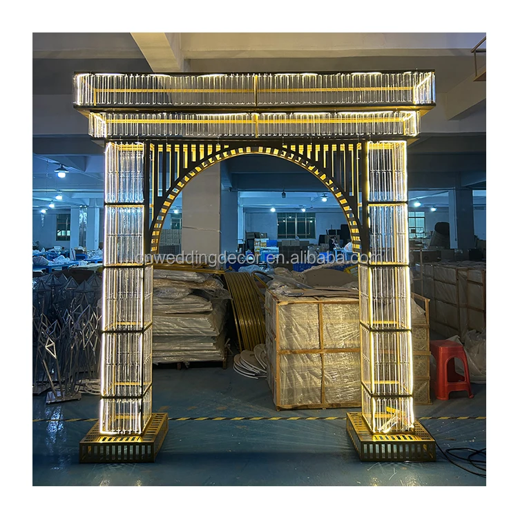 Металлический фон для свадебных украшений