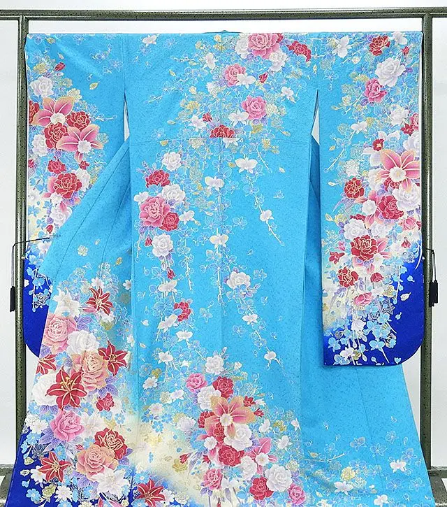 Длинное шелковое кимоно с вышивкой ручной работы