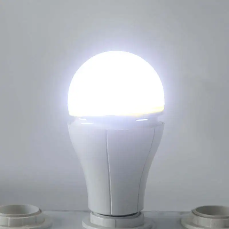 Hot Sale High Quality Rechargeable Led Light Led Emergency Light Bulb  27 Led Light Bulb