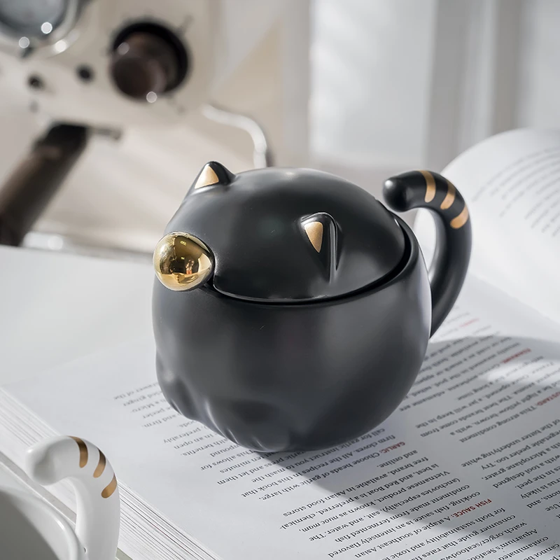 Japanese Maneki Neko Cat Ceramic Mug With Lid And Spoon