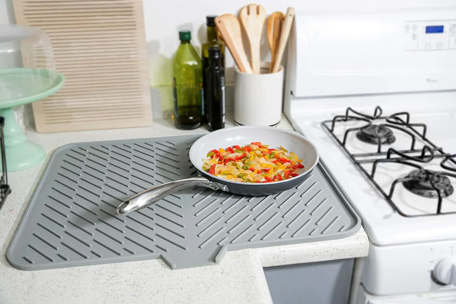 Sturdy Compact Easy Clean Tray Protects Surfaces from Water Build-Up Hygienic Silicone Dish Drying Mat with Built-in Drain Lip