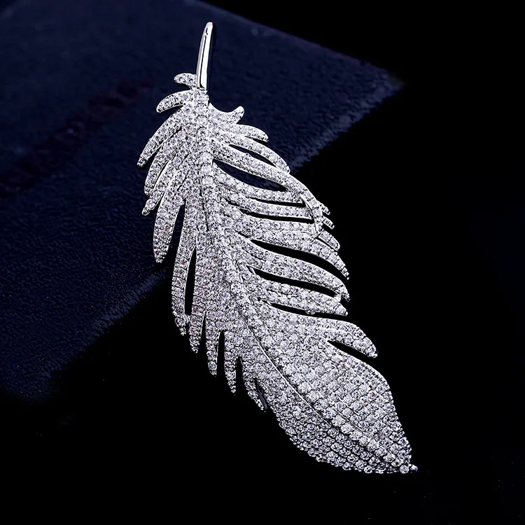 
Hot Sale Luxury Full Rhinestine Feather Shape Brooch Cubic Zircom CZ Miro Paved Feather Brooch for Women 