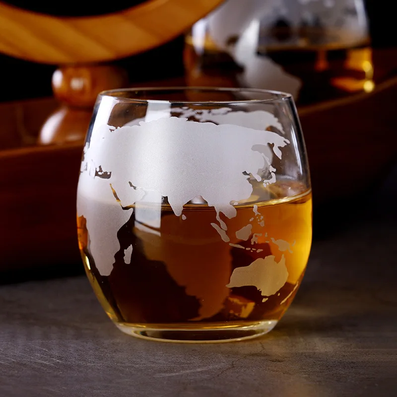 Custom 1000Ml World Globe Whiskey Decanter With Creative Wooden Boat Tray Fancy Whiskey Dispenser Globel Gift Set