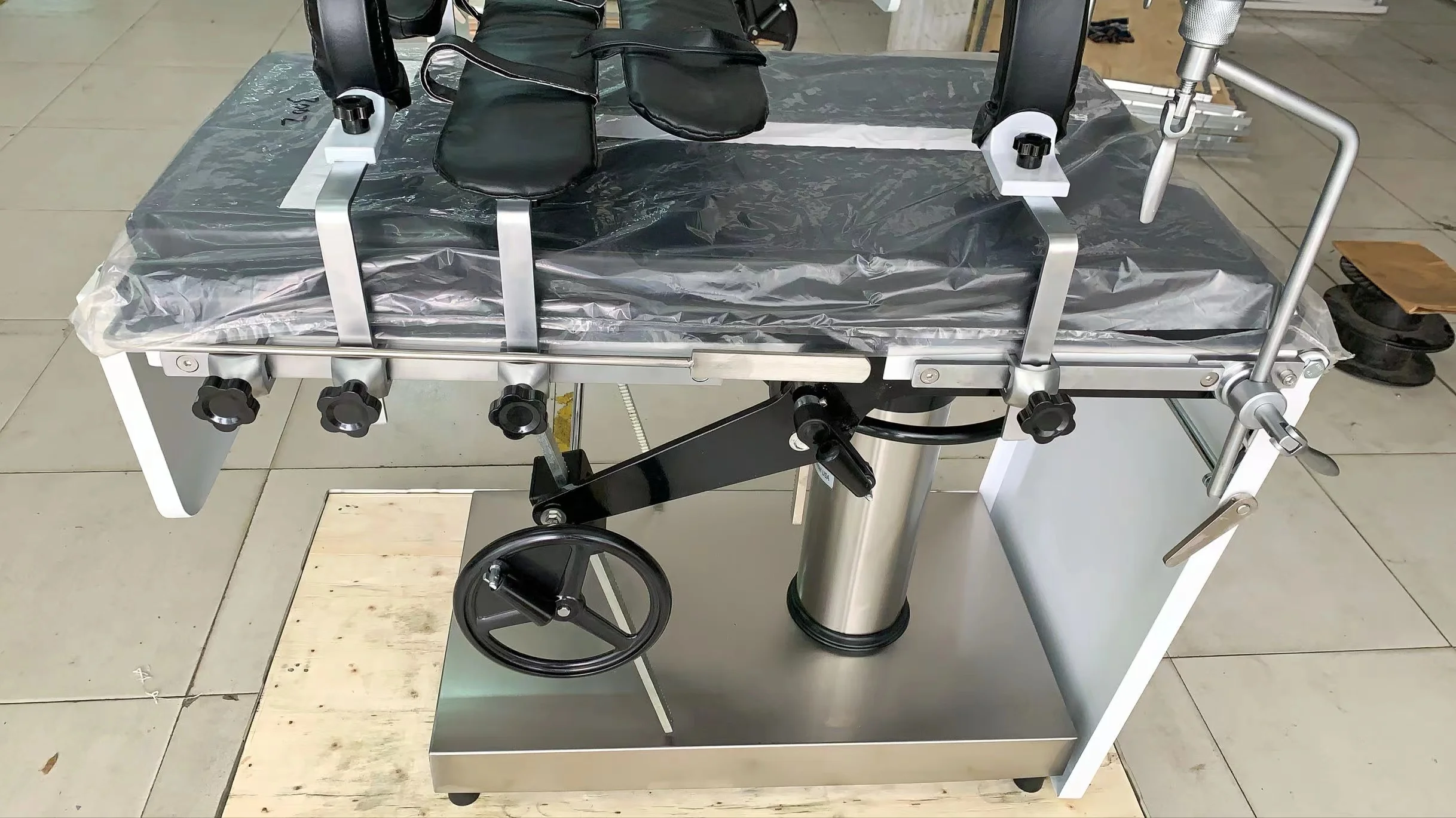 OB-M3002 Hospital Multi-function Medical Equipment Normal Operating Table