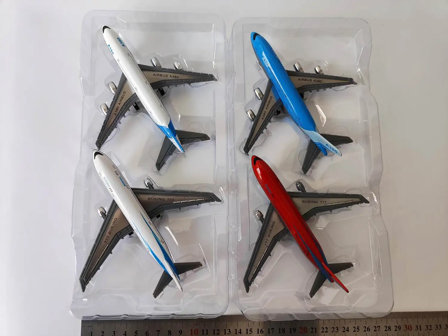 High Quality 380 777 Aircraft 13.5 CM Diecast Airplane Model Vehicle alloy airbus model Toy for kids