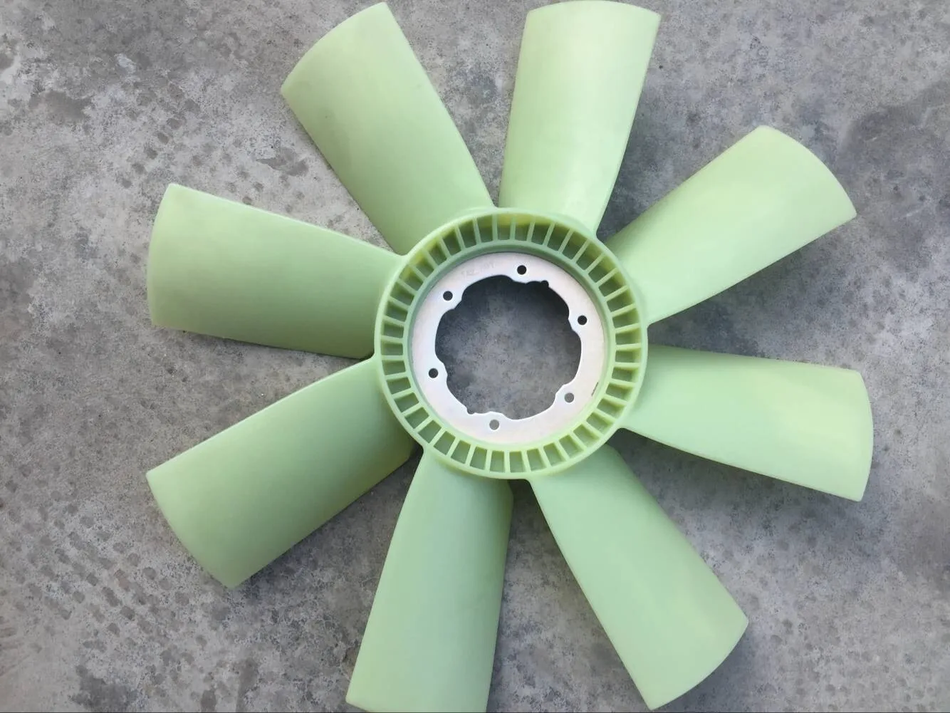 For SCANIA 4 series truck fan blade 1354981 with quality warranty for SCANIA truck 2 / 3 / 4 /  PGRT series