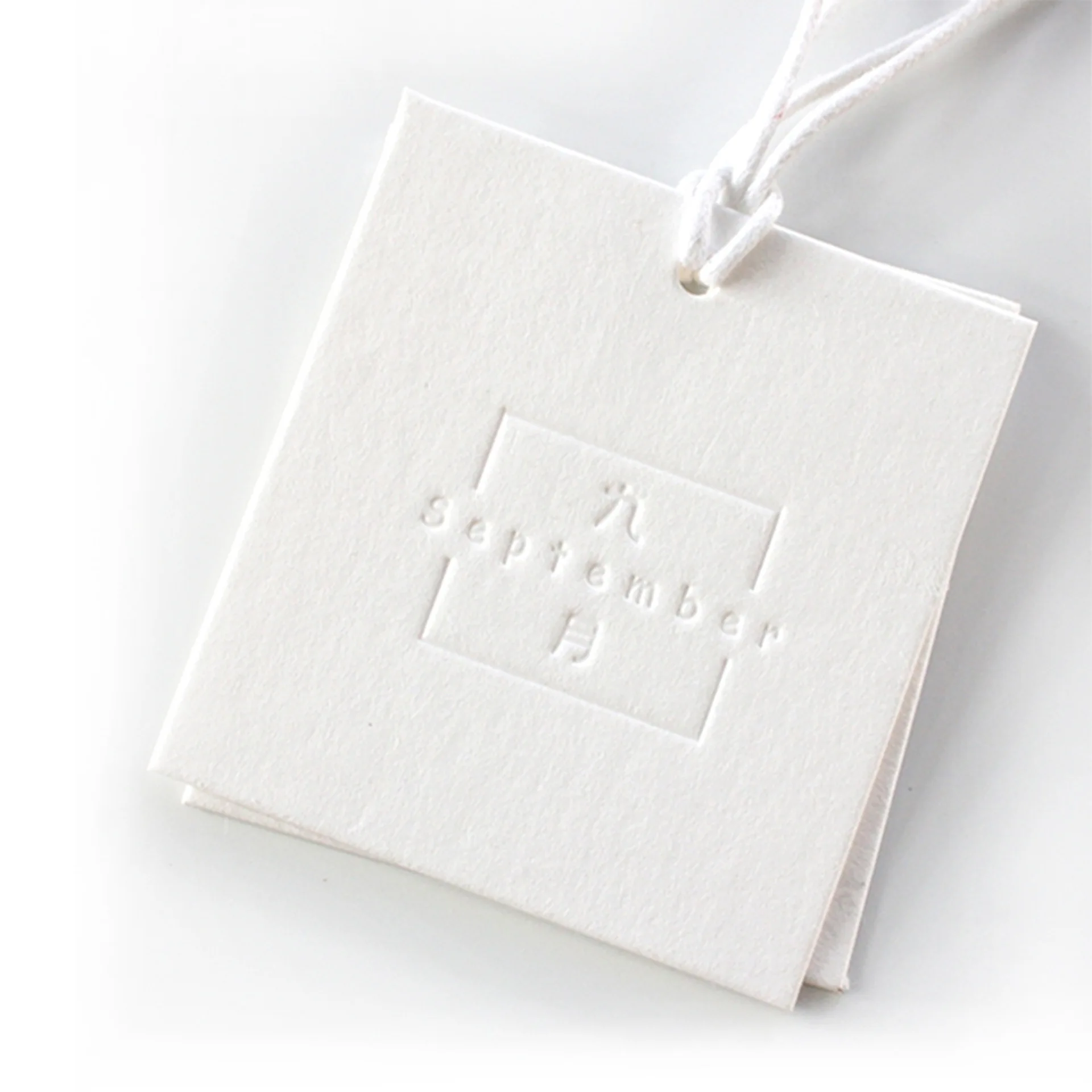 Suppliers Packaging label brand Custom Hang tag String Embossed Logo Printing Hang Tag