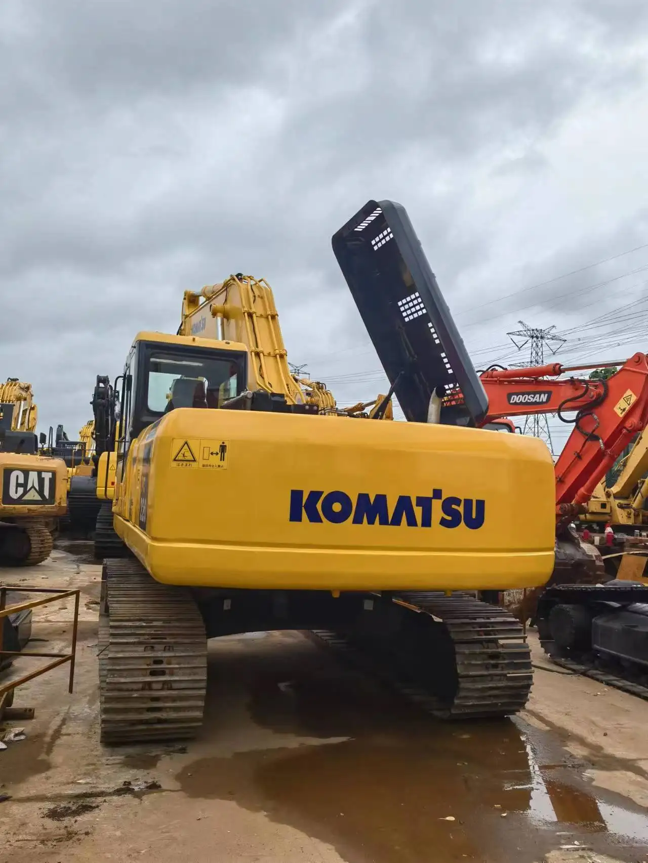 used Komatsu PC 220-7 excavator with good price excavator PC220-7 used Komatsu Excavator PC 220-7 with Good Price for sale