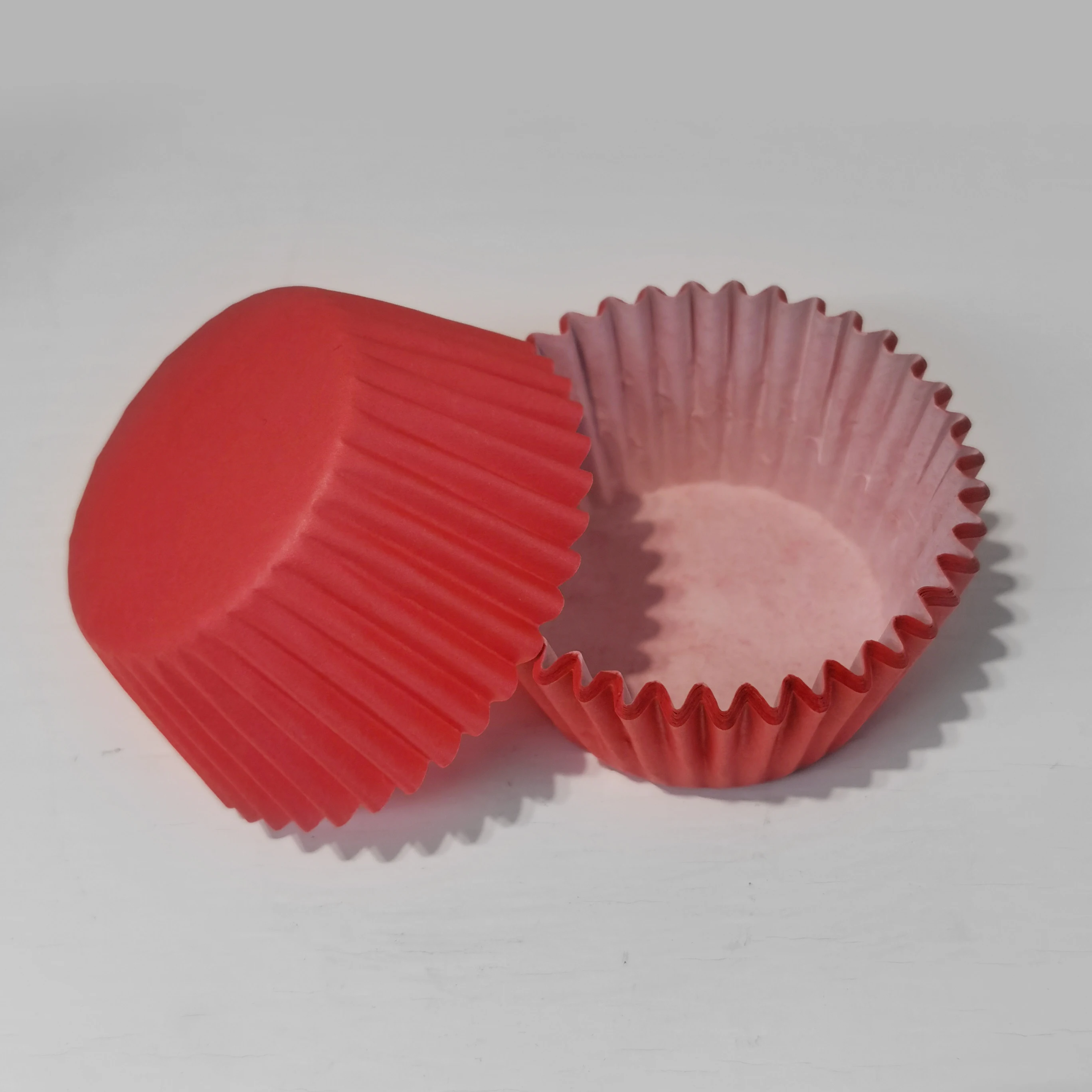 Oil-resistant and non-stick cake cups Easy to take off the cake Beautiful printing cake cups