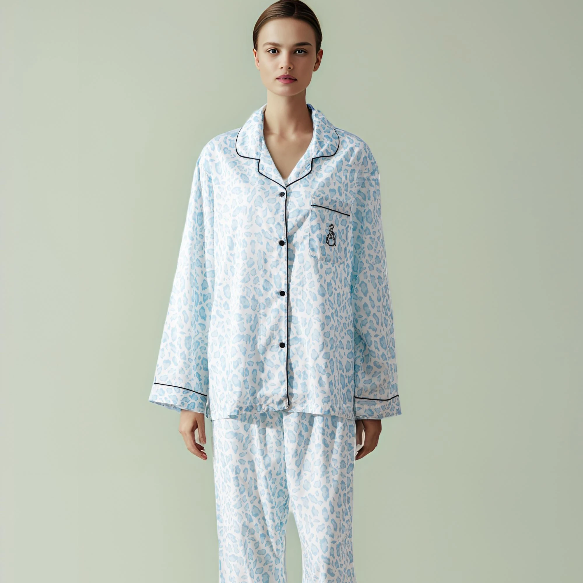 Осенняя Женская шелковая пижама с вышивкой и леопардовым принтом