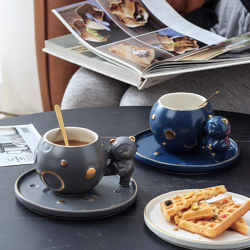 Flypeak new nordic ceramic mug coffee cup and saucer sets cute Cartoon Space bear mug cute ceramic cup with lid