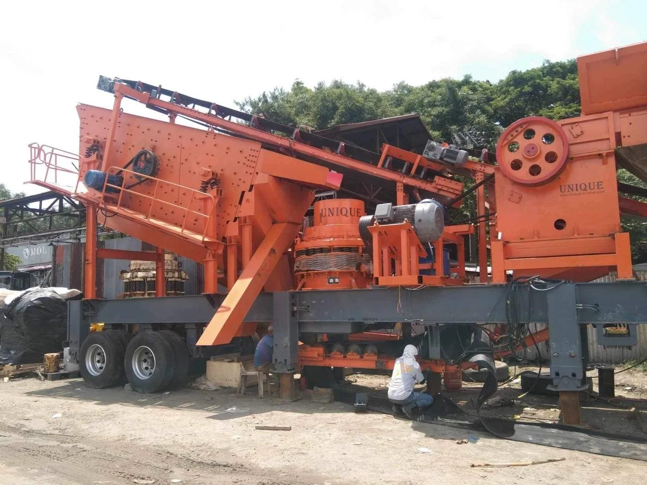 mobile 50-60 tph stone crusher plant with jaw crusher fine  crusher