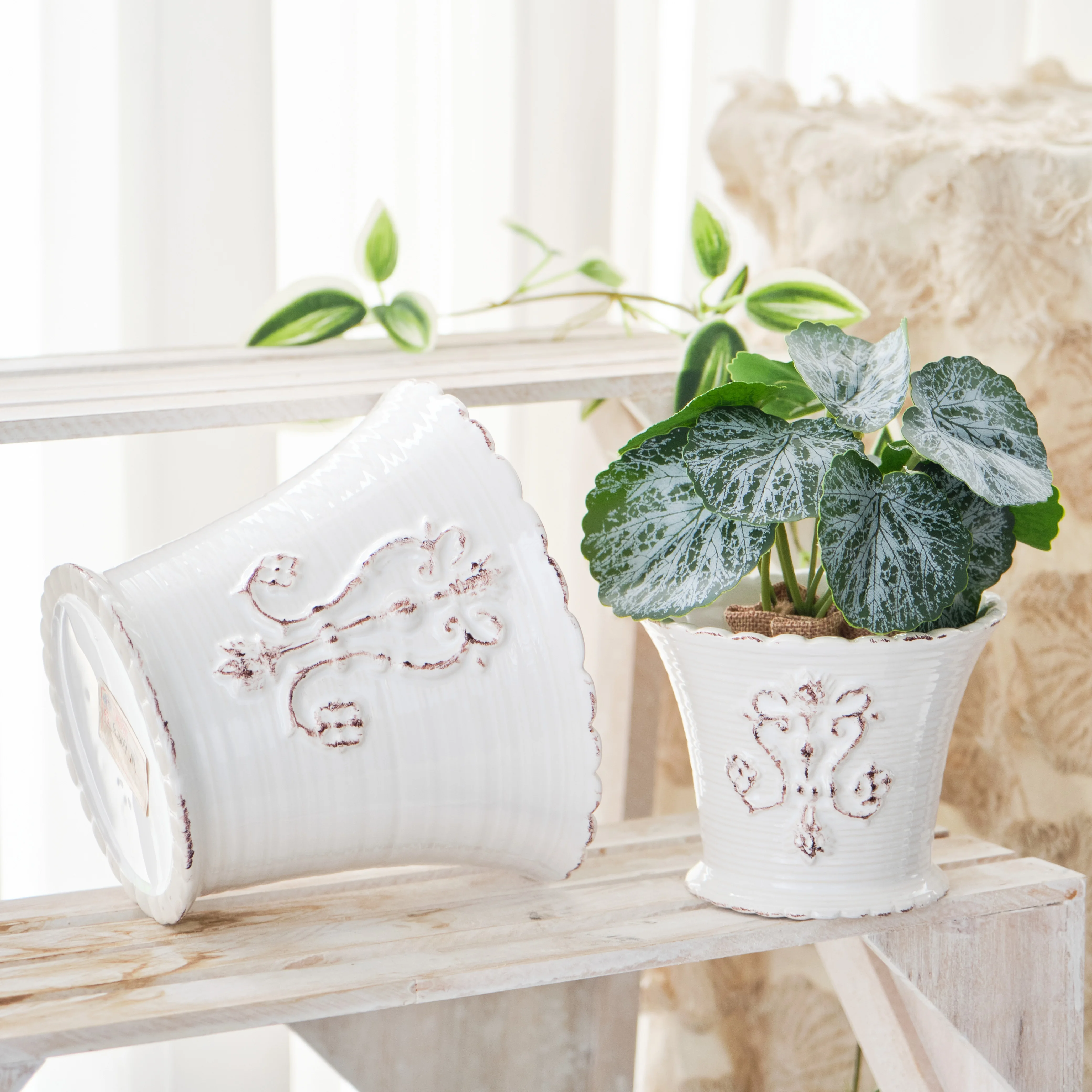 Wholesale Matte Embossment Home Decoration Antique Ceramic Plant Pots For Indoor Outdoor Courtyard Garden Planting Flowerpot