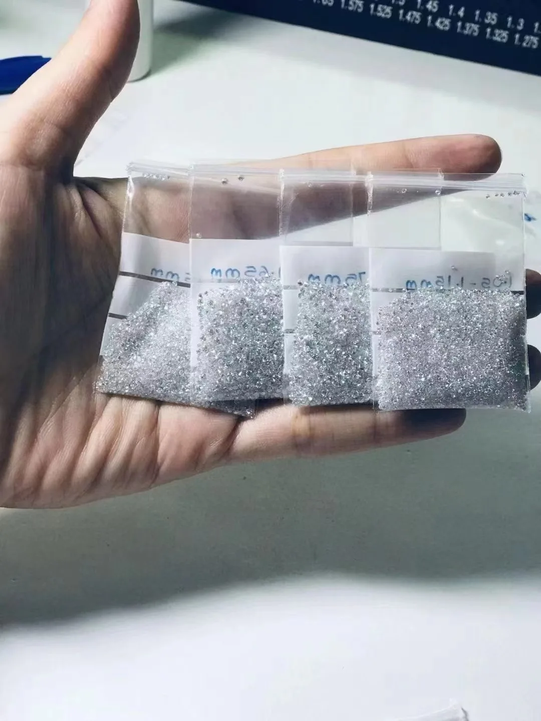 IGI Certificates Small Loose Diamond Stone 3.5-4.0mm VVS-VS DEF White Color CVD HPHT Diamonds and Lab Grown Diamond