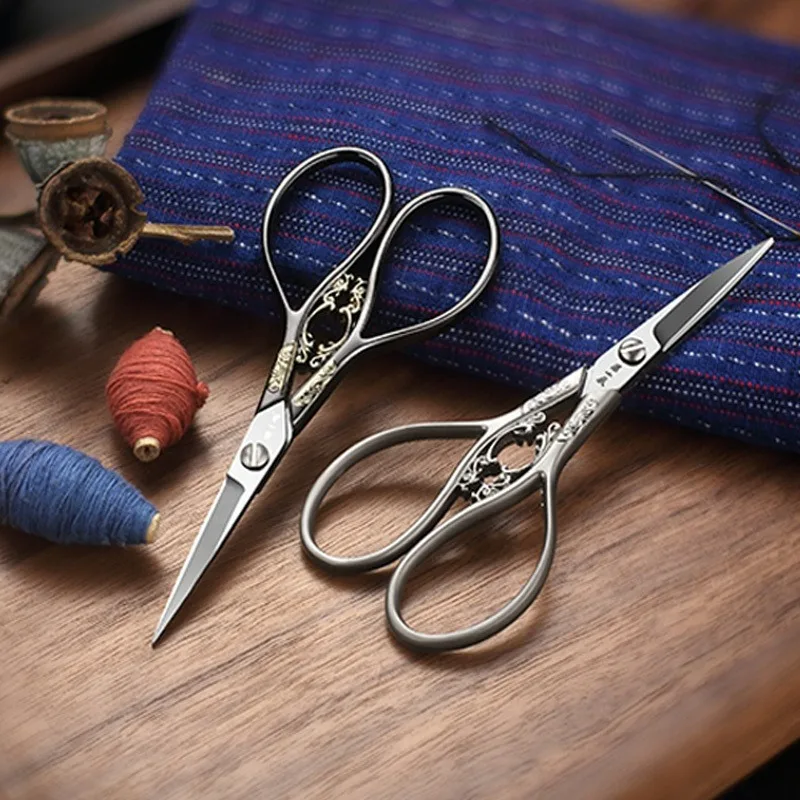 Vintage Crane and Cloud Pattern Handles Smooth Cutting Embroidery Shears Metal Craft Scissors for Sewing, Craft, Art Work