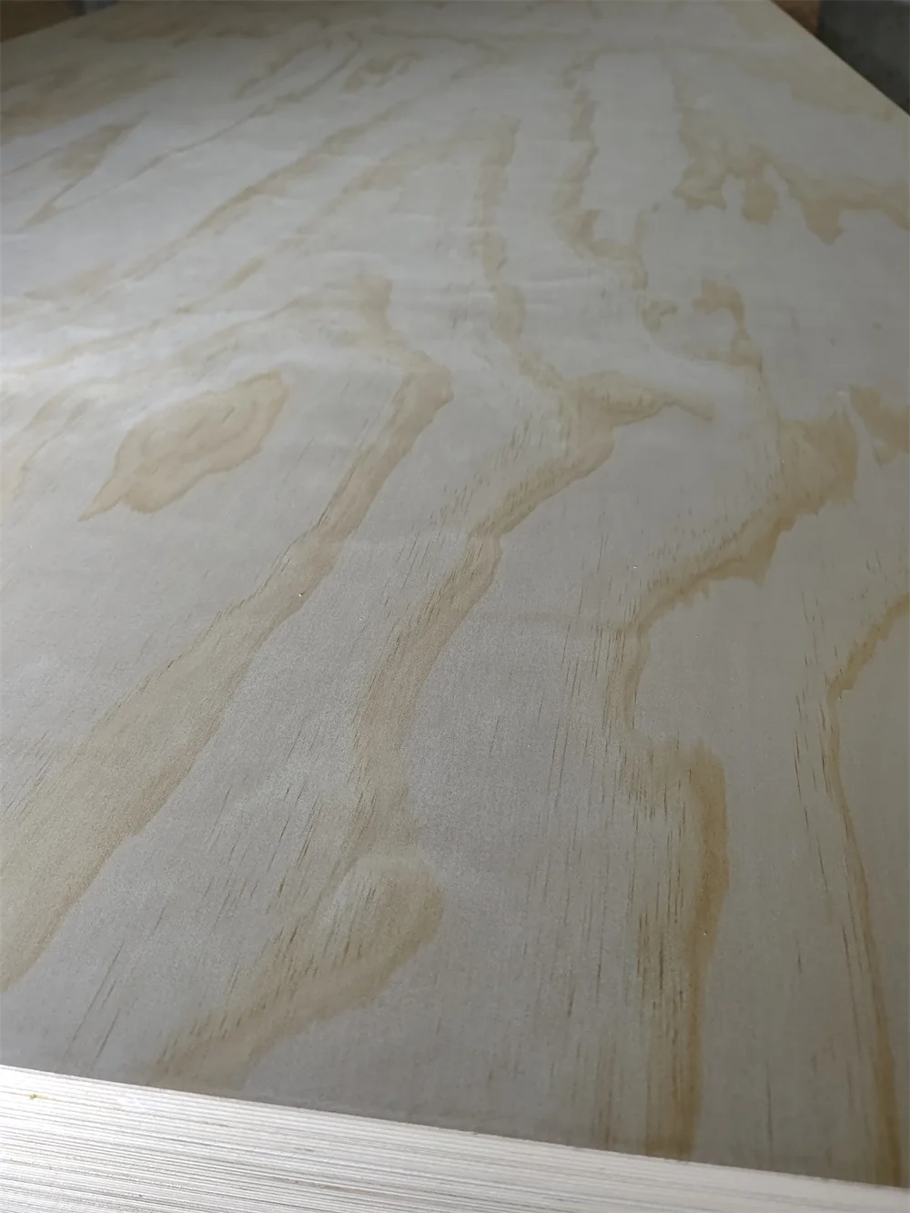 CDX Radiata Pine BB/CC Plywood Solid Poplar Core E1 Formaldehyde Emission Standards Wood Materials for Pine Ply Board