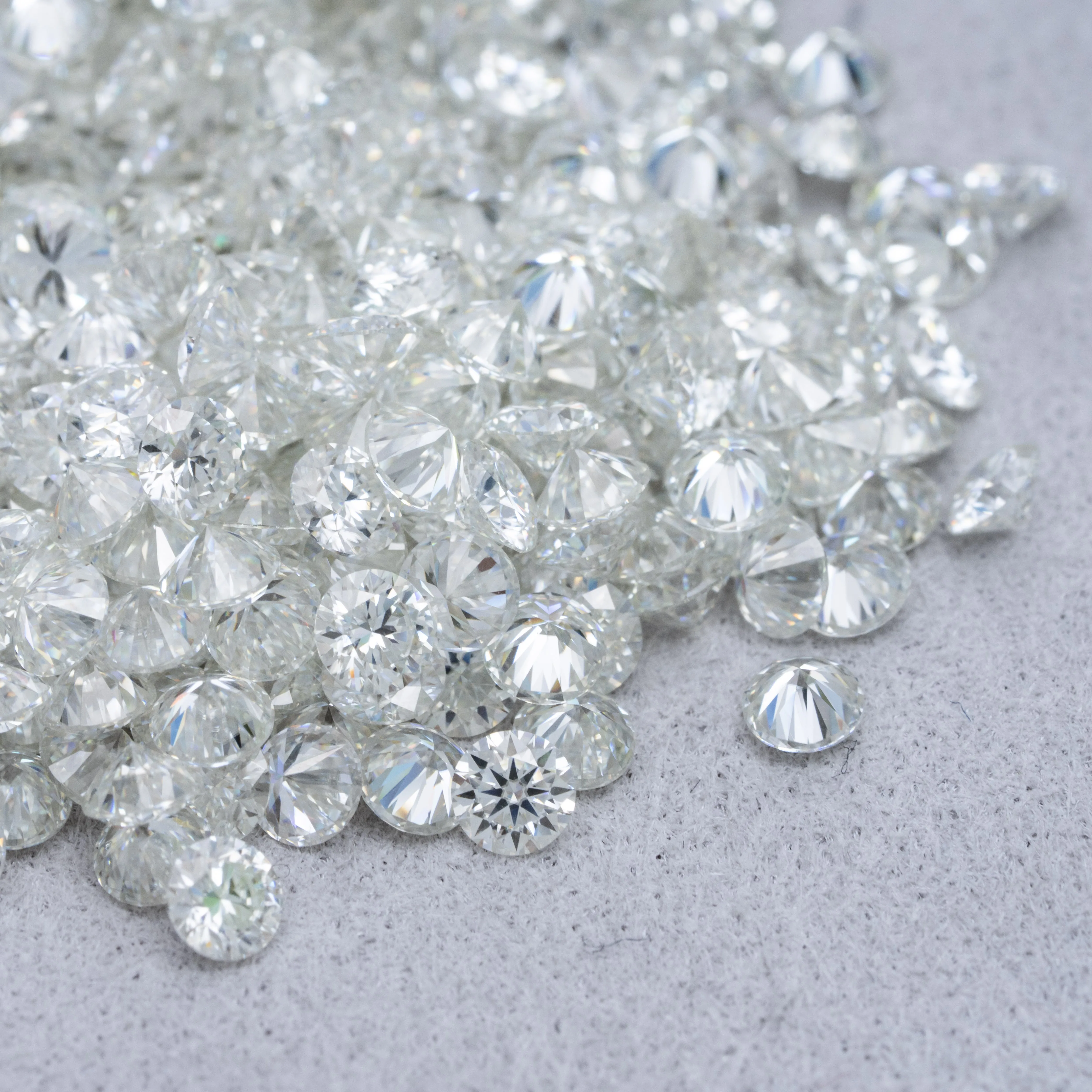 Factory Outlet Wholesale Melee D Color Gemstone 1 to 3mm Price Per Carat Round Small Synthetic Loose Moissanite Stones