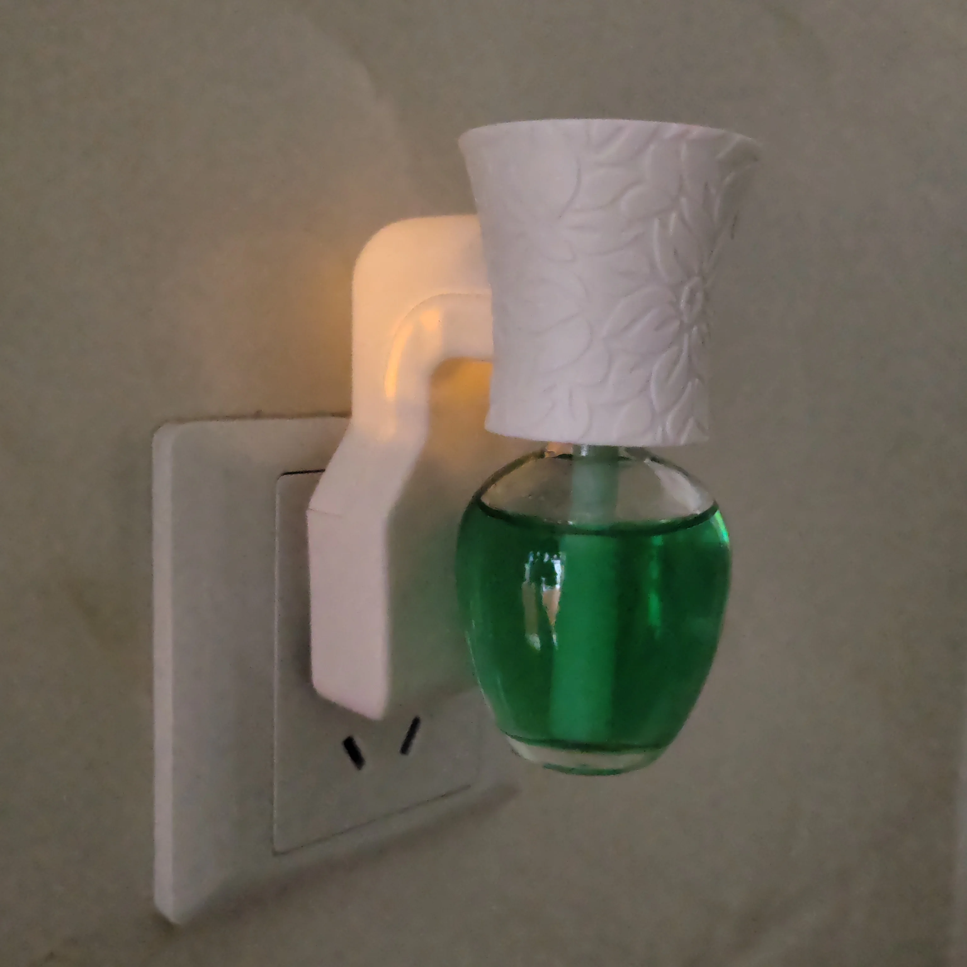 Customized Plugin Air Freshener with light Oil Scented Electric Air Freshener