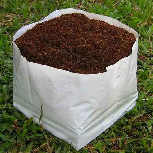 The manufacturer provides planting plastic bags for garden planting tree bags