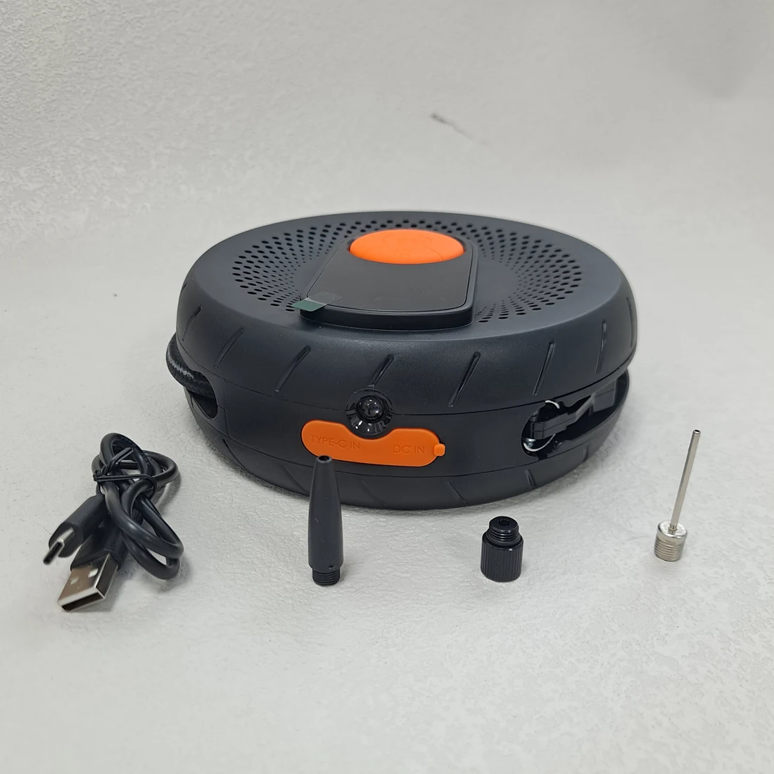 Portable 7500mAh 27.7Wh Car Tire Pump Inflator with New Design Multi-Function 12V Car Gau including Tire Pressure Monitor