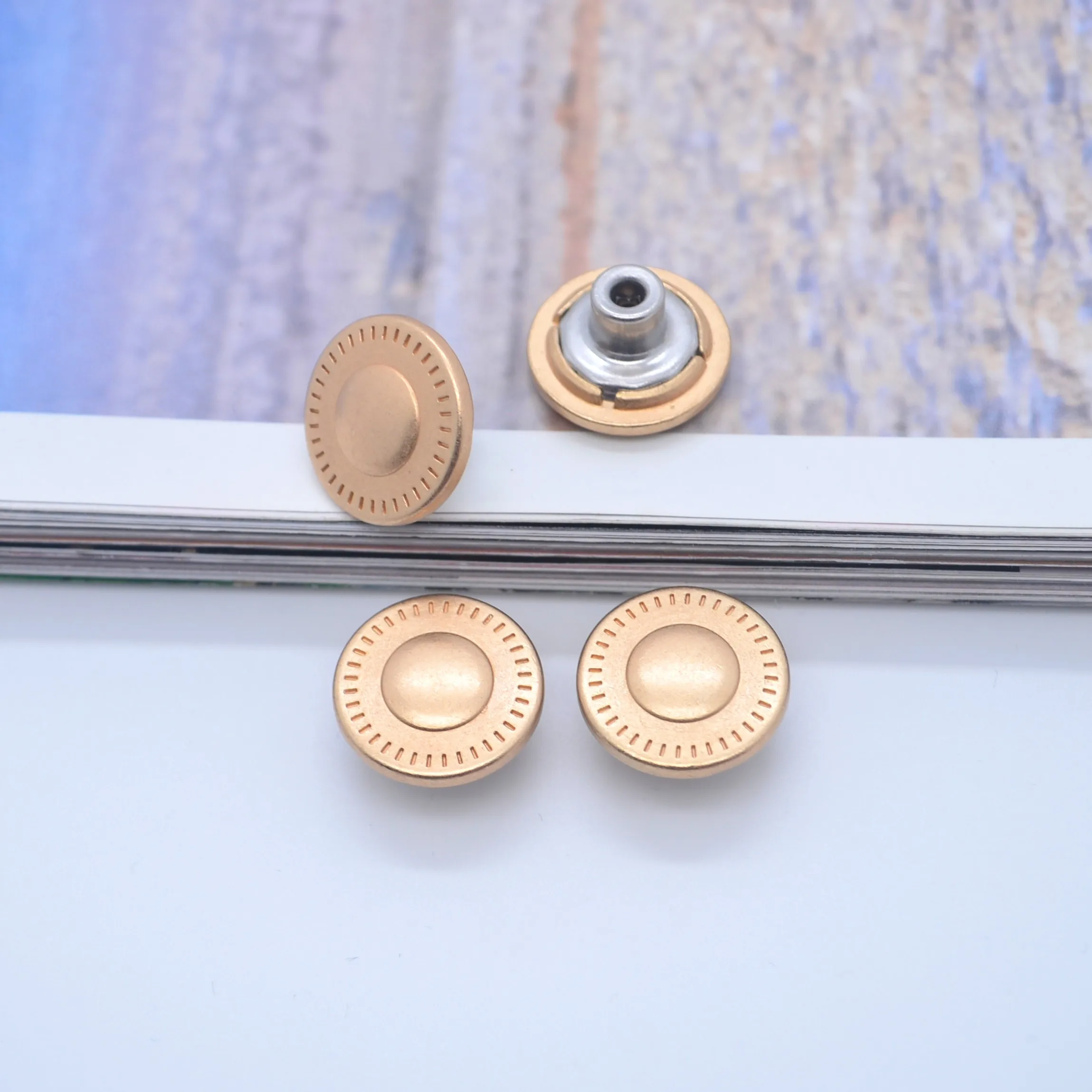 Изготовленный на заказ высокого качества Фирменное наименование: цинковый сплав металлическая джинсовая Кнопка деним пуговицы для джинсов оригинального дизайна