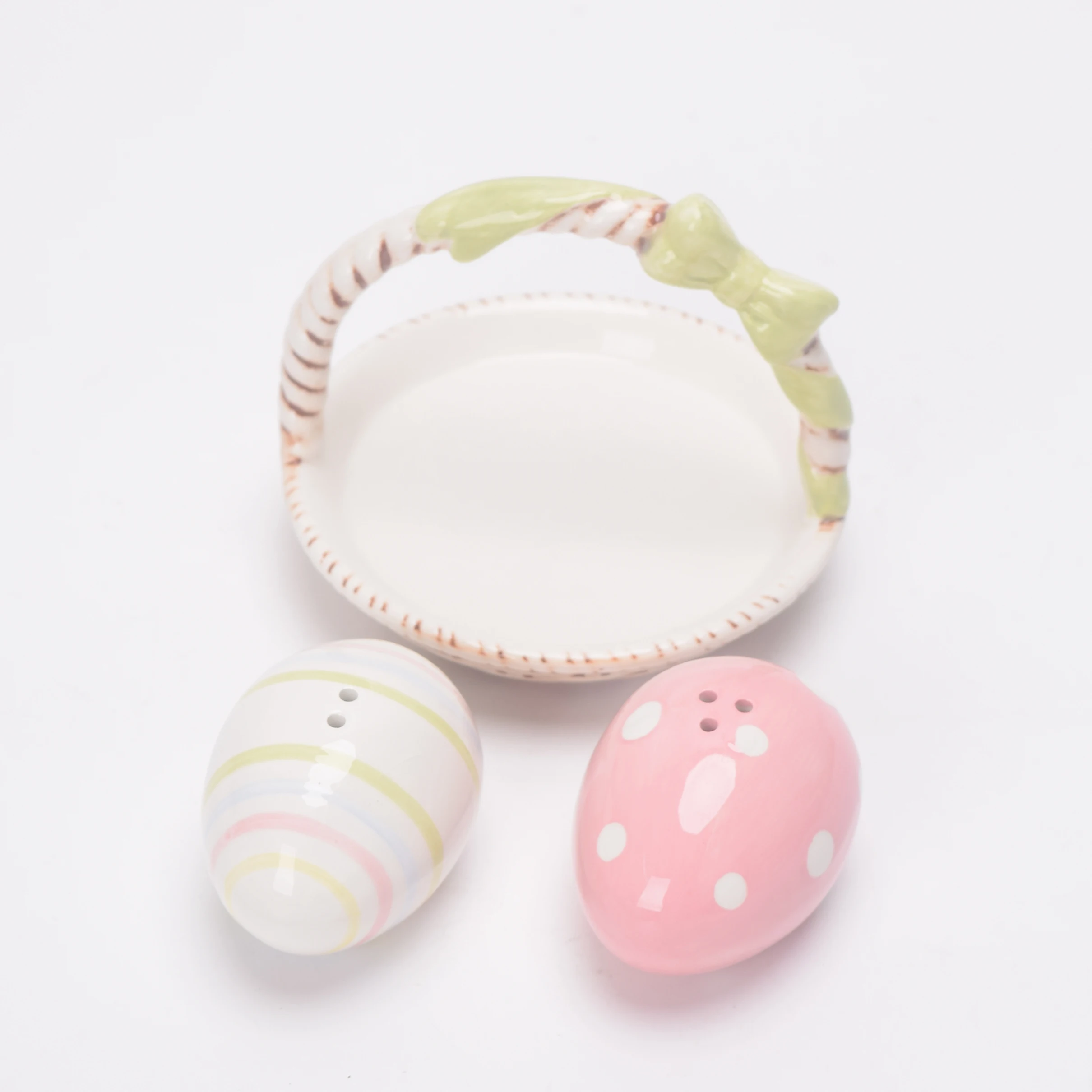 Easter egg salt and pepper shaker