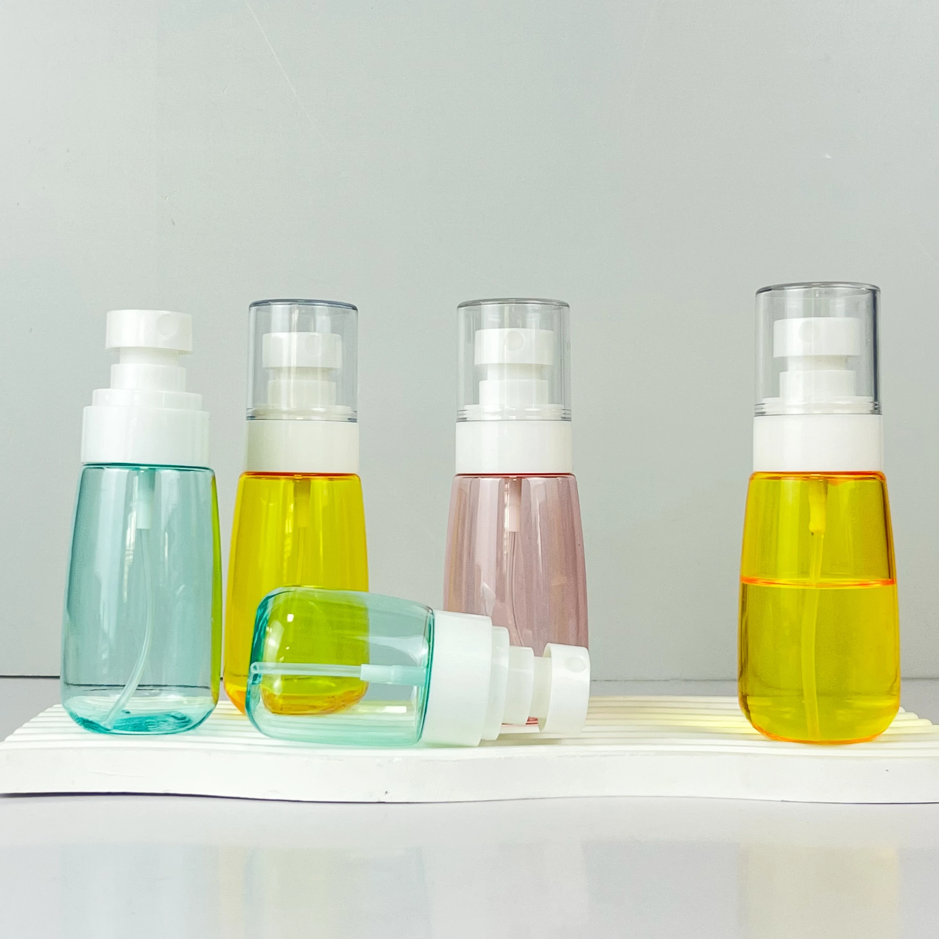 white blue PETG plastic cosmetic packaging spray bottle