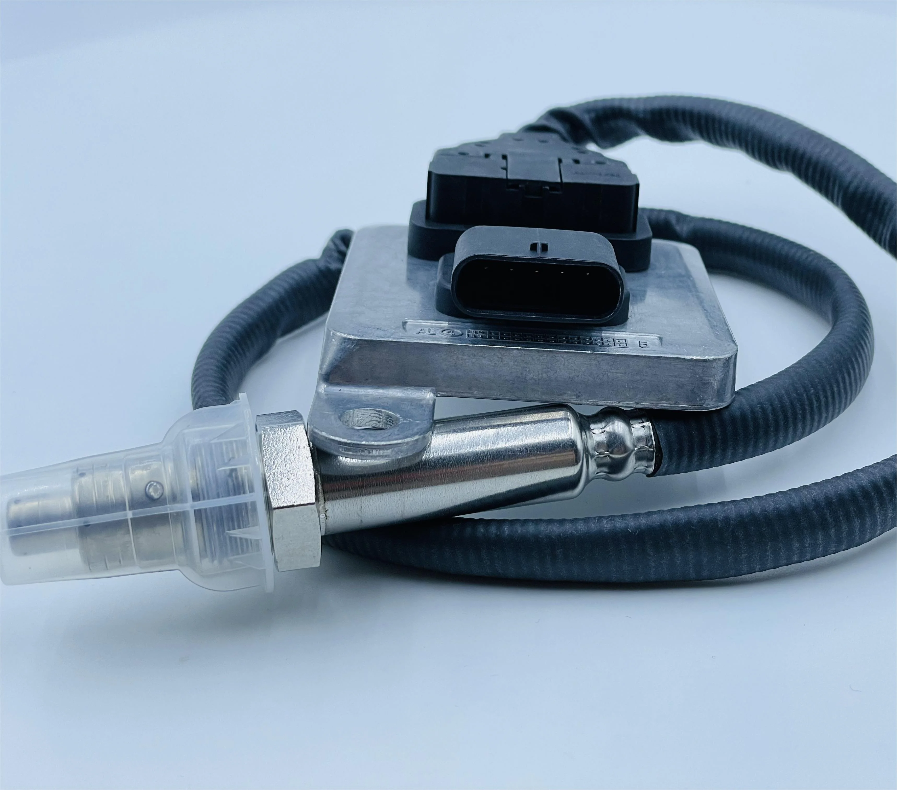 12V High Quality Nitron Oxide NOx Sensor A0009052310 for Mercedes Benz Trucks and Engines New Condition with 1 Year Warranty