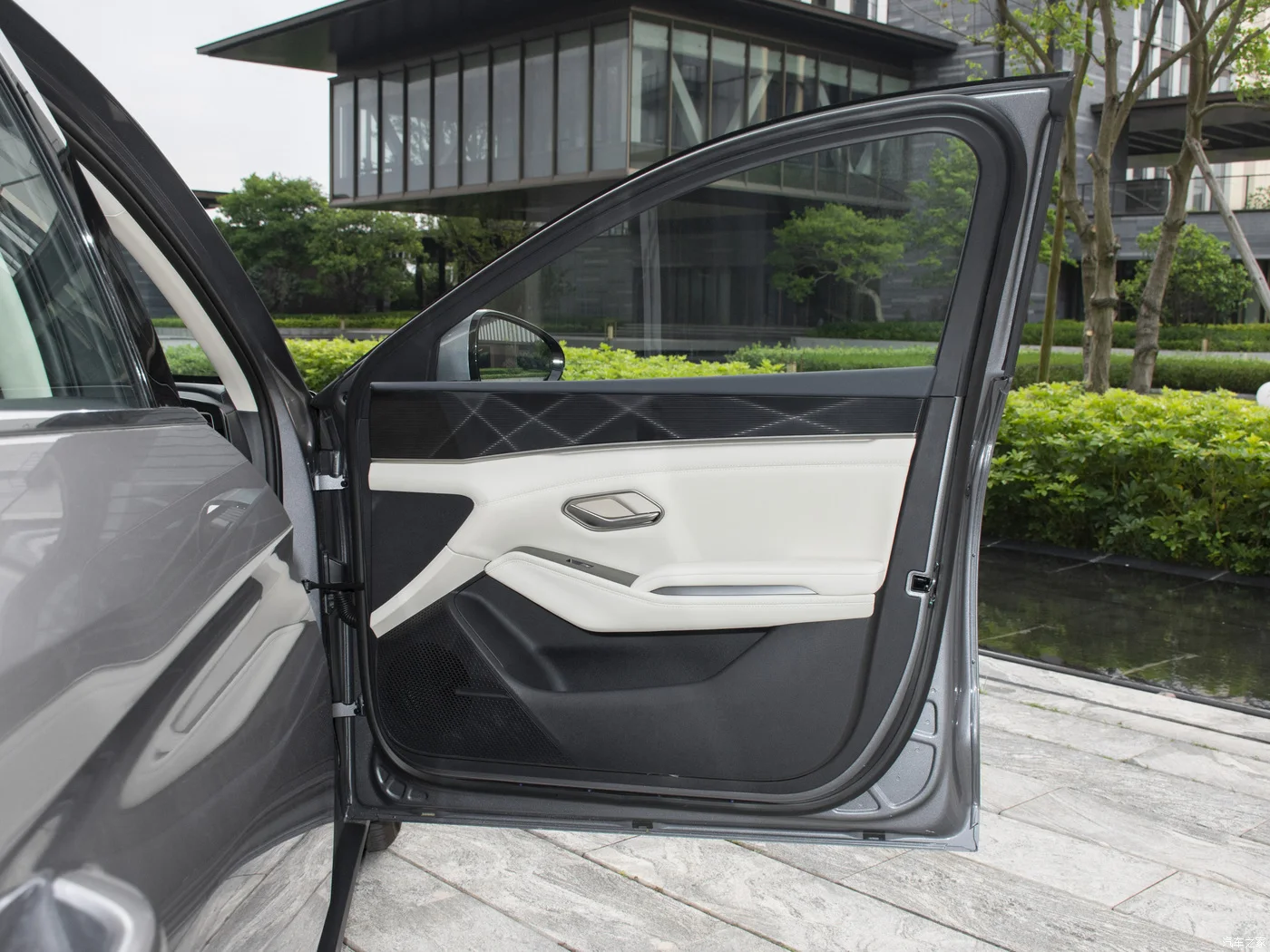 2024 BYD QIN L DM-I 120 KM EV Basic Edition Hybrid Electric 4wd Auto Chinese Sedan New Energy Vehicle